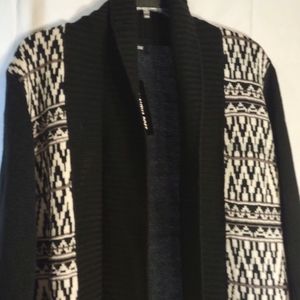NEW SWEATER COAT WITH BEAUTIFUL PATTERN GOING DOWN THE FRONT